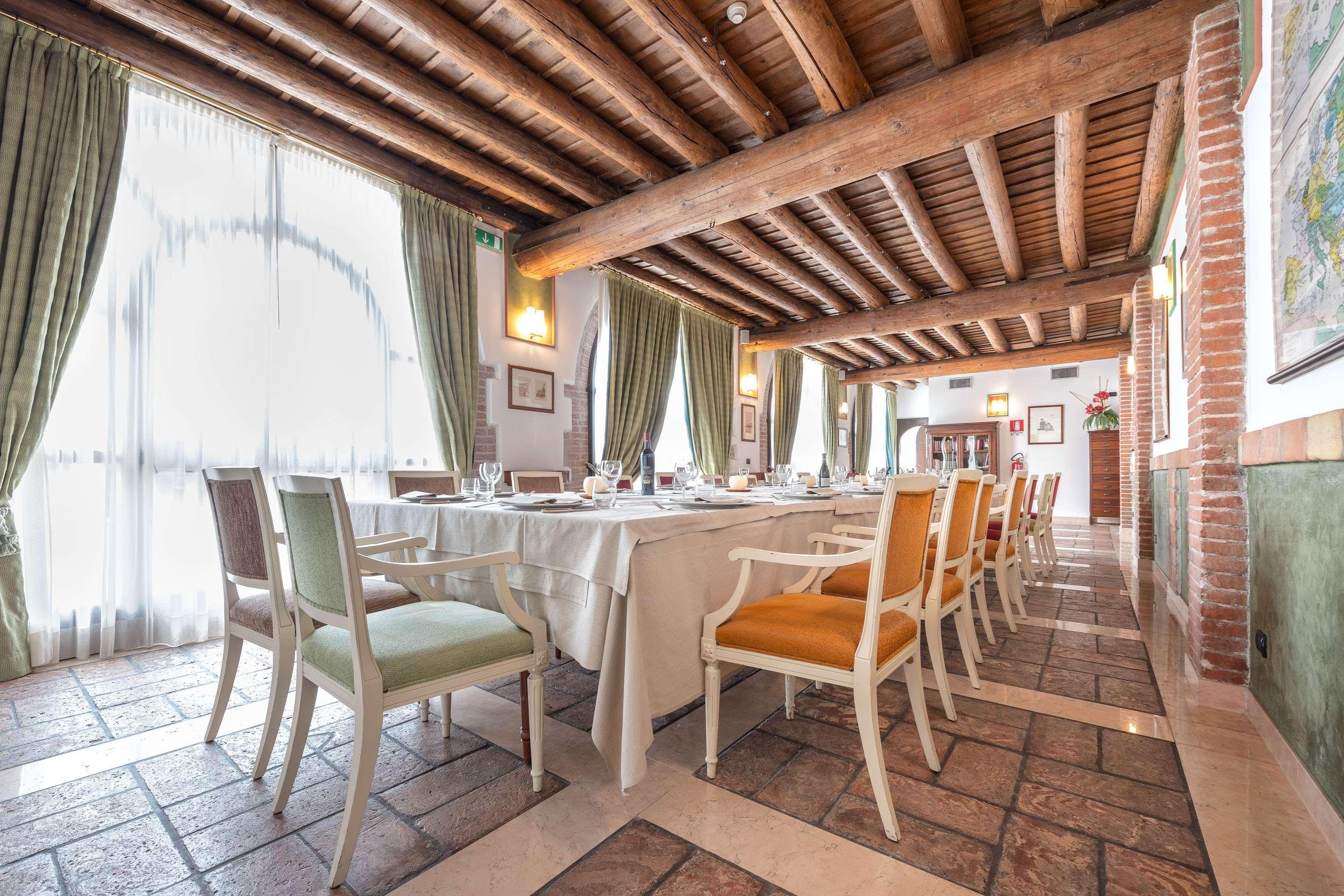 Hotel Villa Malaspina Castel d'Azzano Exterior photo