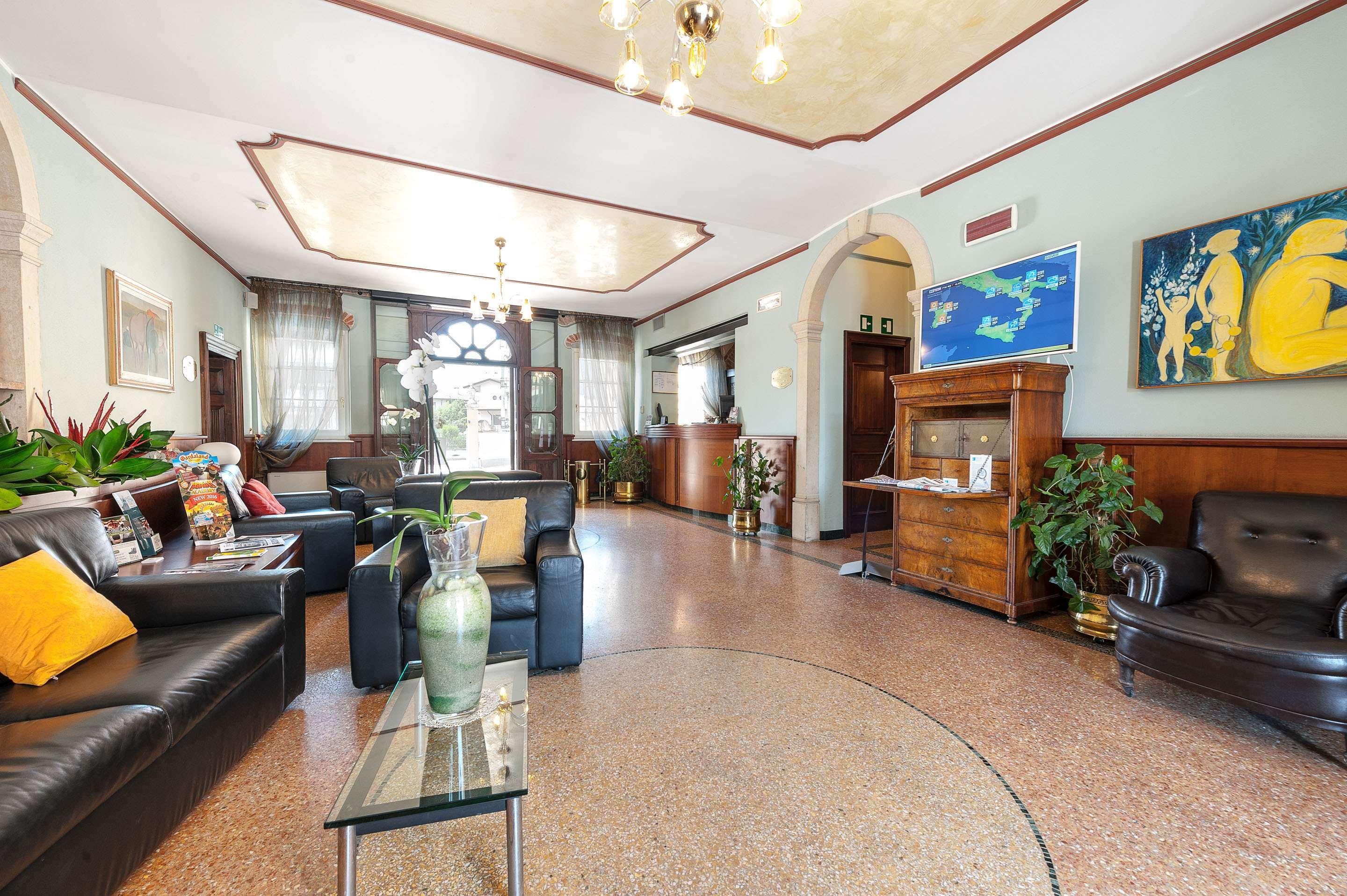 Hotel Villa Malaspina Castel d'Azzano Exterior photo